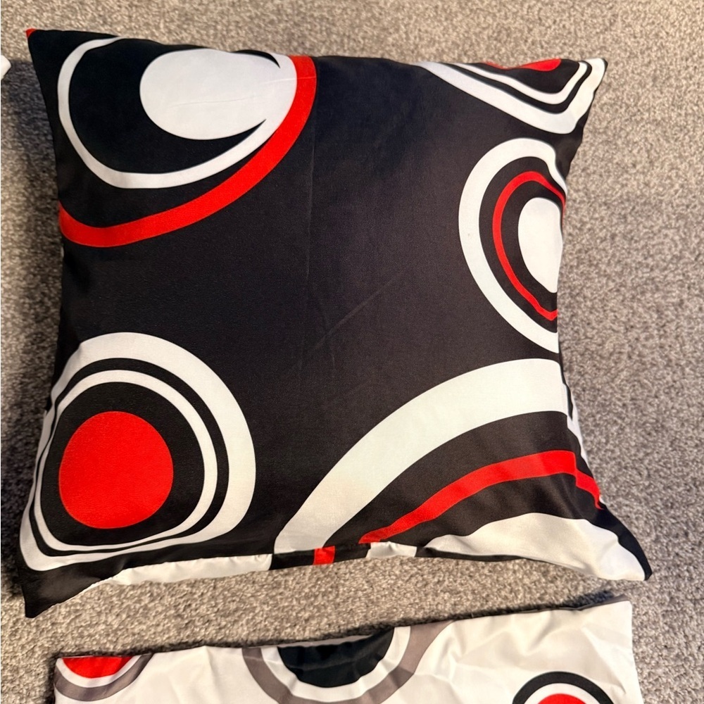 Amazon Modern Black, Red, and White Pillow Set (comes with 2 pillow inserts) - Picture 3 of 7